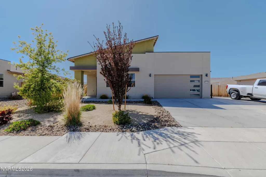 Listings for Carlos Armendariz