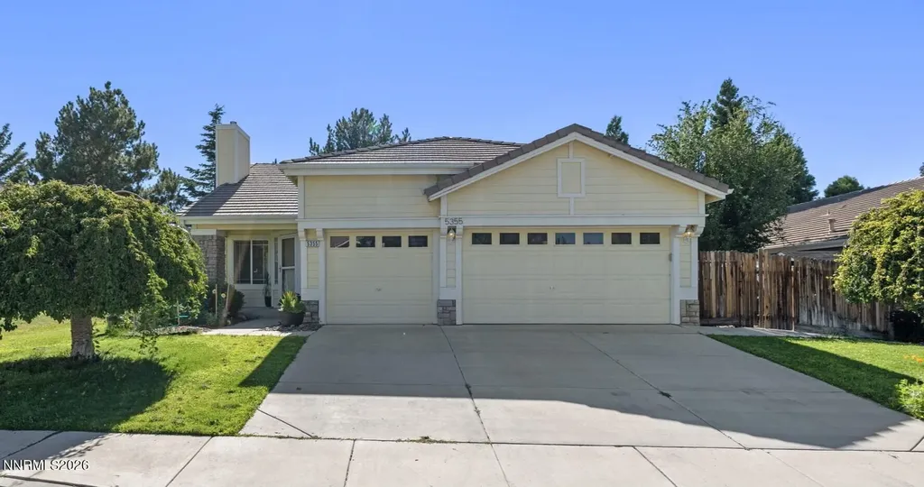 Listings for Gloria Hapin