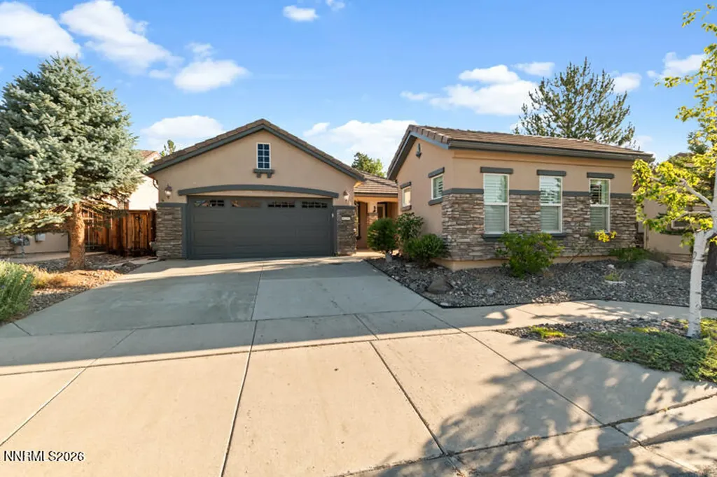 Listings for Lindie Brunson