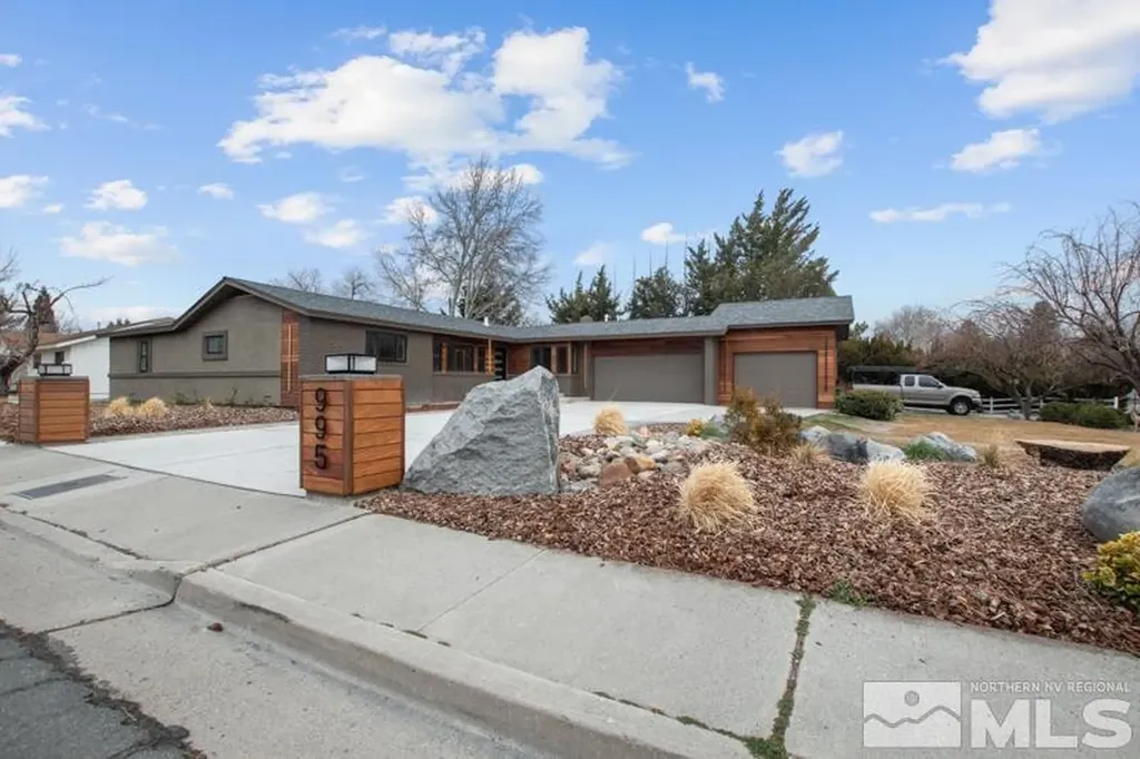 Listings for Michael Pevy