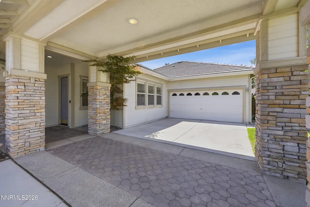 Listings for Ruth De Casas-Aguirre