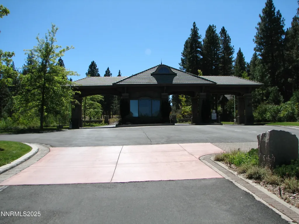 Listings for Tom Townsend