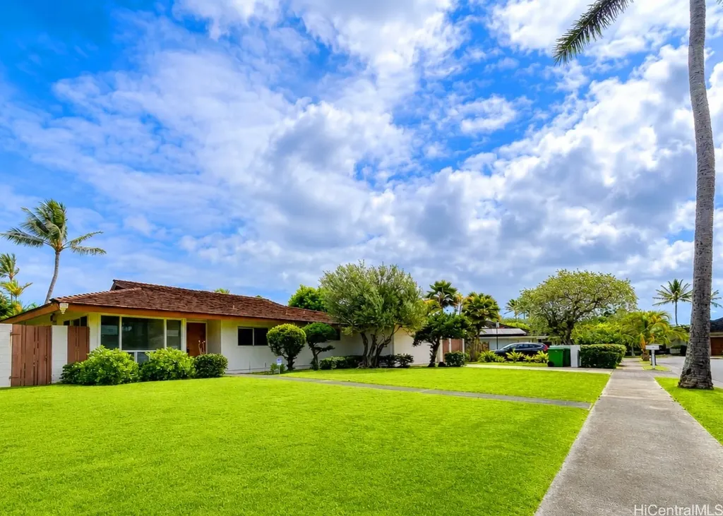 Listings for Shari Lyons Grounds