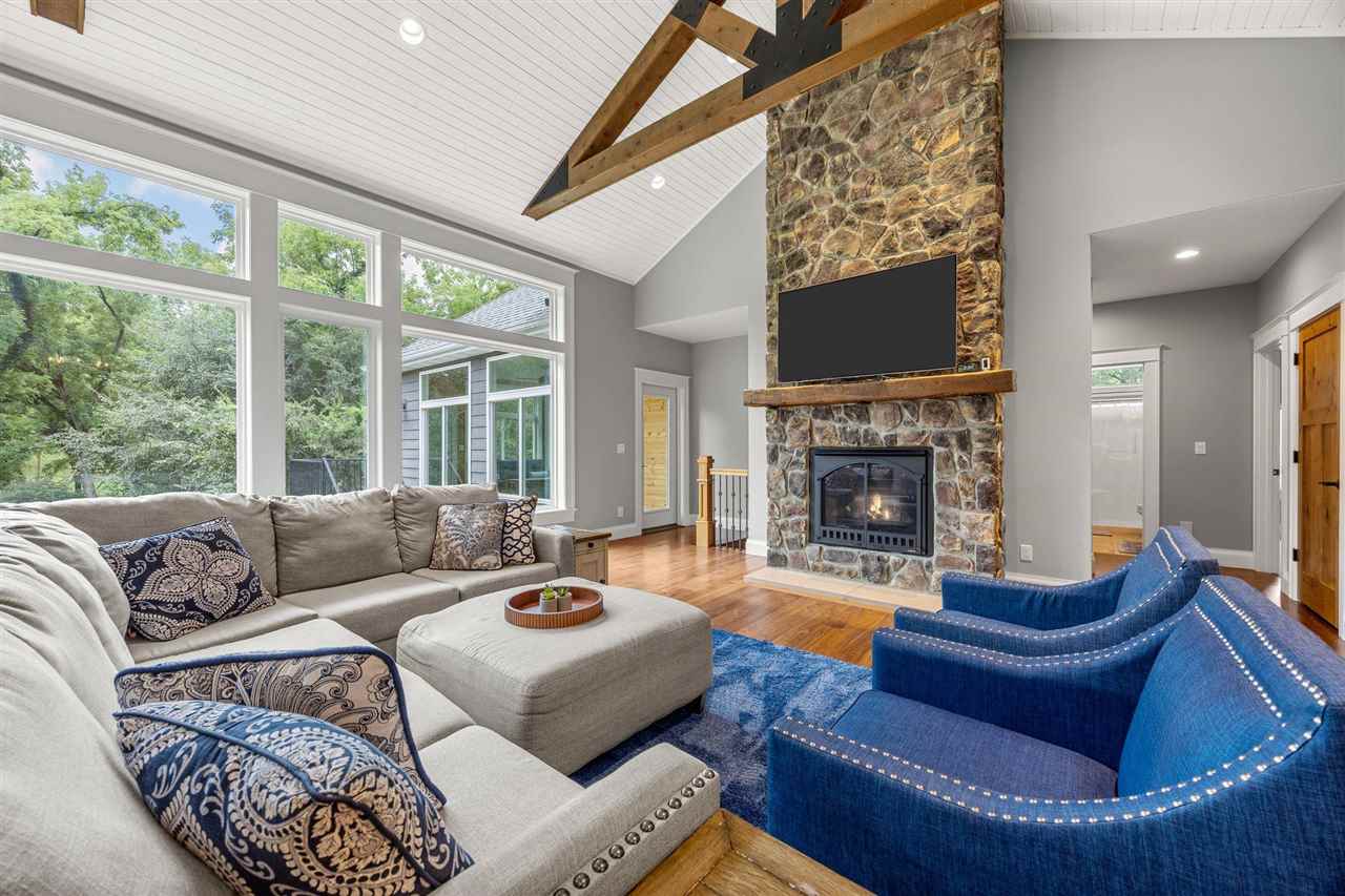 Listings for Lesley Vancura