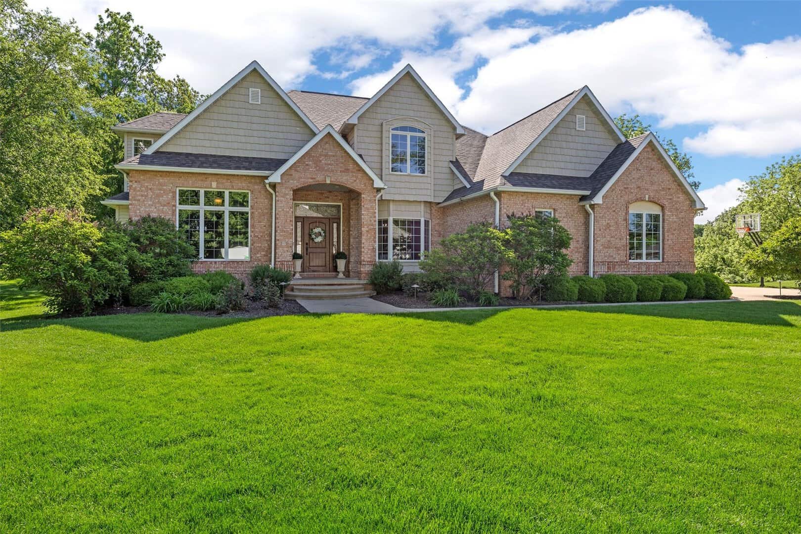 Listings for Mary Chmelicek