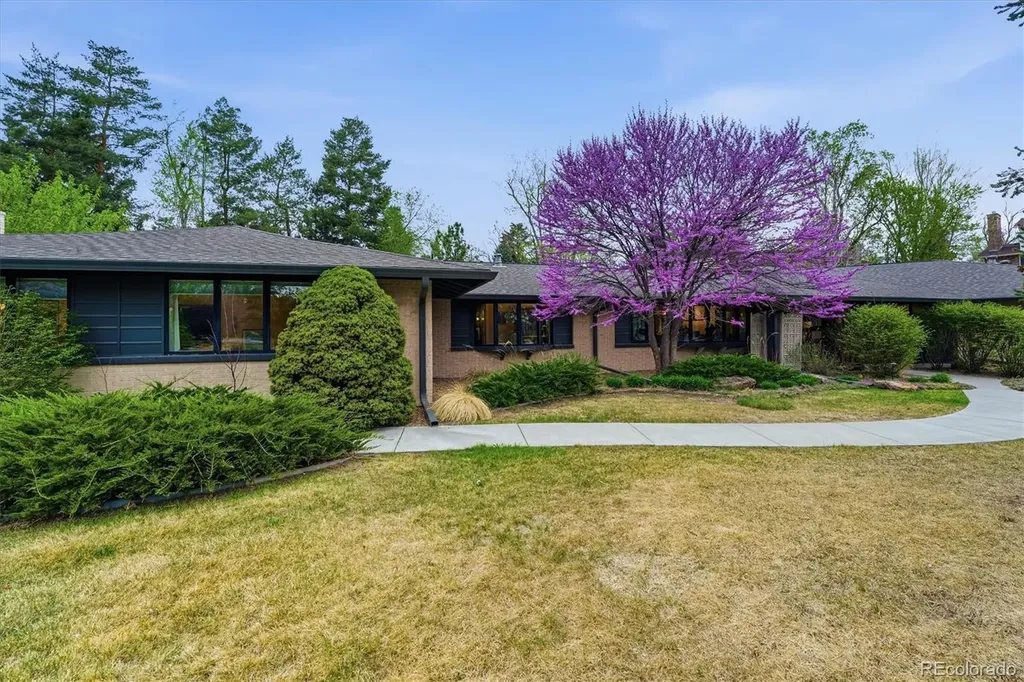 Listings for The Ridley &amp; Lucas Team