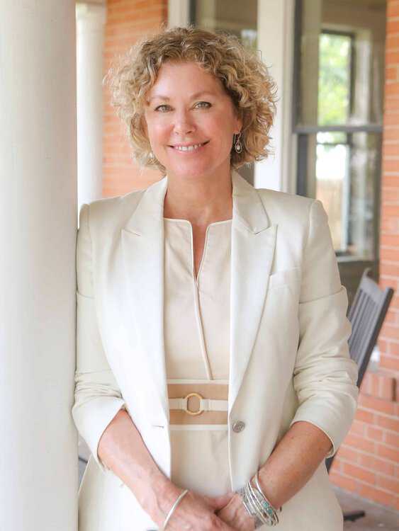 Leslie Brown