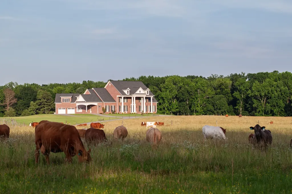 Homes with a Pool for Sale in Clarksville, TN