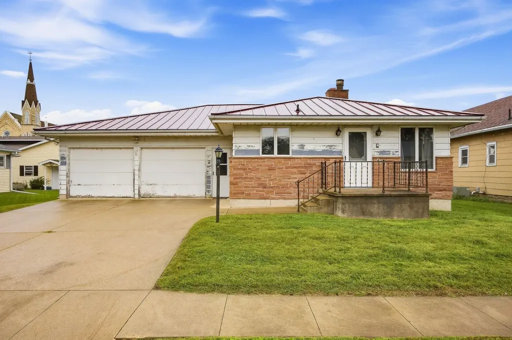 Listings for Tara Williams