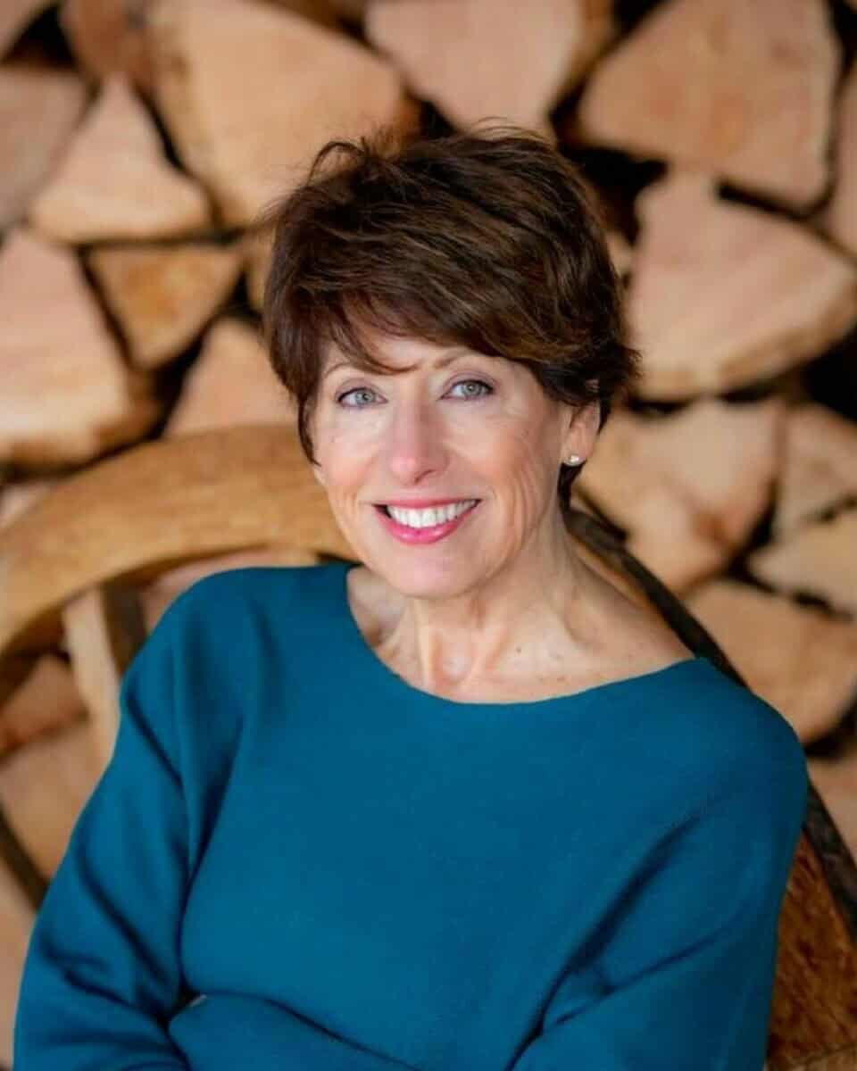 Lisa M Mack